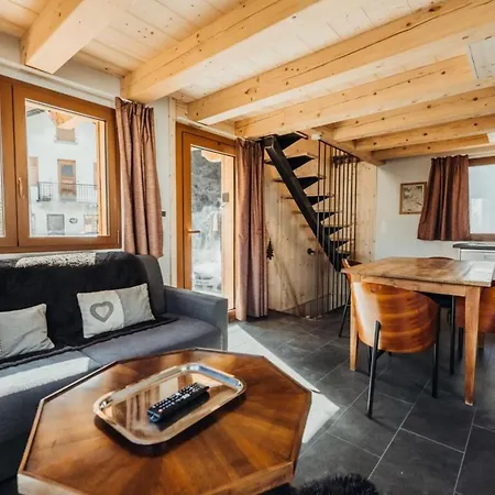 Chalet With Mountain View And 2 Min Walk From The City Center 호텔