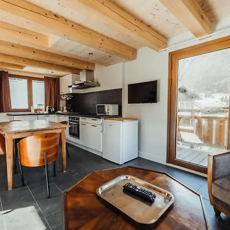 Chalet With Mountain View And 2 Min Walk From The City Center 호텔 3*