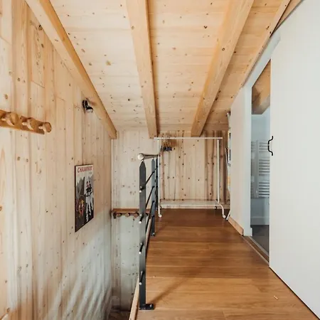 호텔 Chalet With Mountain View And 2 Min Walk From The City Center 3*