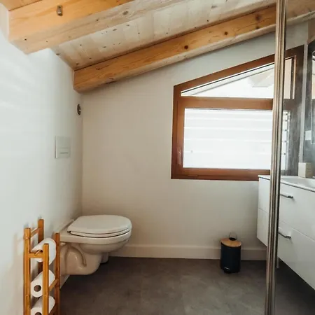호텔 Chalet With Mountain View And 2 Min Walk From The City Center 3*