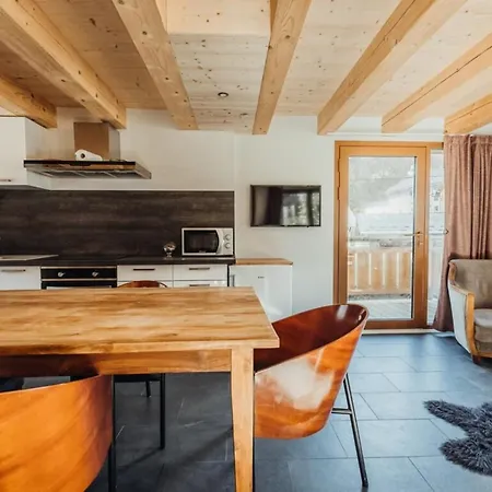 Chalet With Mountain View And 2 Min Walk From The City Center 샤모니