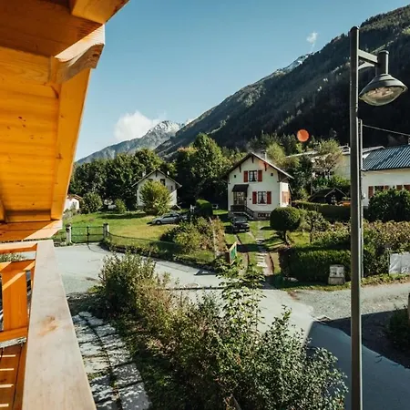 호텔 Chalet With Mountain View And 2 Min Walk From The City Center