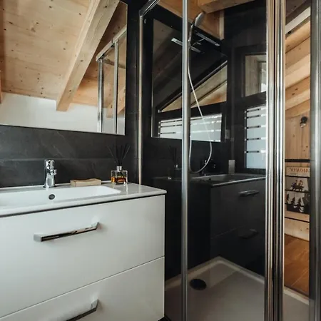 Chalet With Mountain View And 2 Min Walk From The City Center 호텔